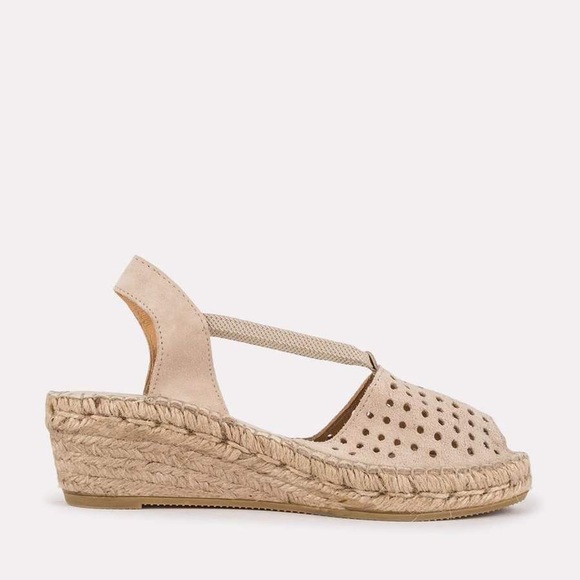 Andre Assous Shoes - New [Andre Assous] Corrine suede espadrille sandal